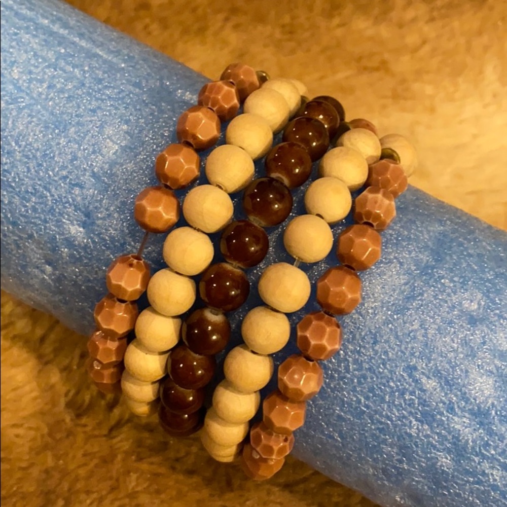🛑Brown and white stretch bracelet.